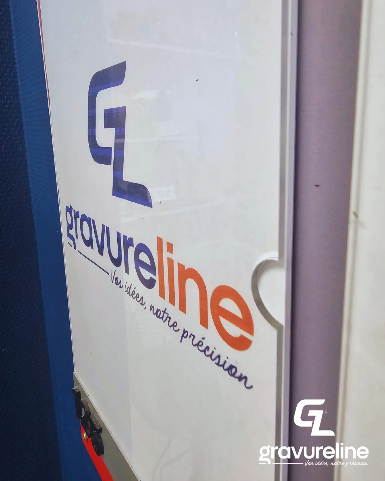 Porte do plexi plié (2) — Gravureline