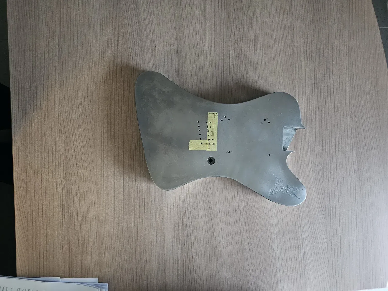 Guitare gravée — photo 5